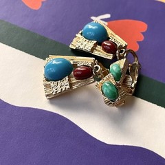 Vintage textured goldtone & faux stone cabochon dangle clip-on earrings