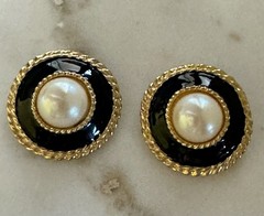 Vintage 80s Pearl Black Gold Tone Rope Earrings Runway Statement Designer Style