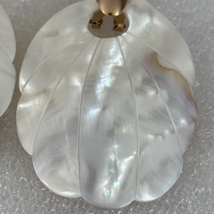 VTG Mother Of Pearl Carved Petal White Tan Omega Stud Dangle Earrings NEW
