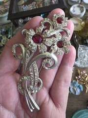 Vintage silvertone pot metal rhinestone large floral brooch