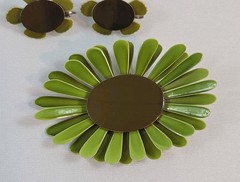 Vintage Green Metal Flower Brooch Pin & Clip On Earrings 70’s