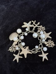 Vintage Mod Retro Sea Shell Starfish Beach Charm Gold Tone Cha Cha Bracelet