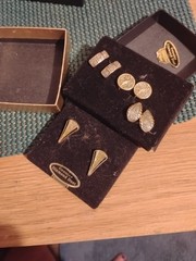 Lot Of 4 Pair Vintage Gold Tone With Diamond Dust Clip On Earrings
