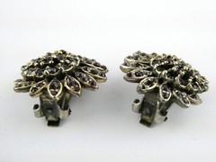 Vintage Gilt Brass Red Garnet Studded Clip on Earrings 10g Starburst Motif .75In