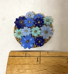 Vtg Miriam HaskellRoundl Brooch Hand Wired Molded Blue Flowers Pin-forget-me-not