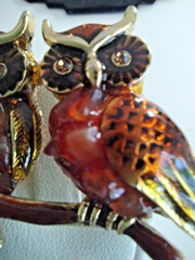 Vintage Liz Claiborne Owls Brooch Stone Enamel Gold Tone Bird Animal Signed