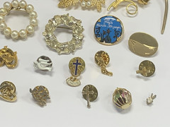 Vintage Estate 36pc Jewelry Lot Brooches Pins Celluloid Metal Stones Religious