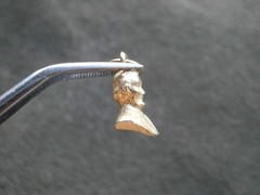 Abraham Lincoln Bust Vintage Solid Goldtone Bracelet Charm Pendant 3.1g
