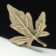 Vintage Gold Tone Maple Leaf Brooch 2.5″