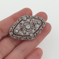 Antique Art Deco Brooch 18k Yellow Gold with Natural Diamonds 0.80ct
