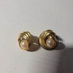 Antique Gold white faux pearl small clip on earrings