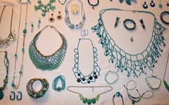 Costume Jewelry Mixed lots – ALL WEARABLE – 1/2 Pound Branded/Unbranded