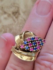 Vintage 1970s 14kt Gold Swirl Ribbon Ring W/ Ceylon Pink &Blue Sapphires Size 6