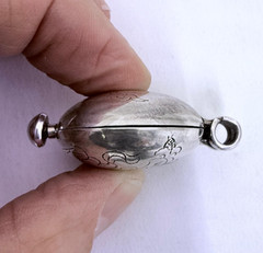 Vintage Sterling Silver 925 Hand Engraved Lotus Flower Round Locket Pendant 29mm