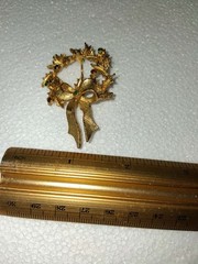 Vtg Gold Tone Christmas Wreath Red Green Rhinestones Brooch Pin Signed MYLU