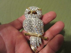 WOW Joan Rivers Crystal Snowy Owl Brooch Pin Gold tone AB Rhinestones Topaz Eyes