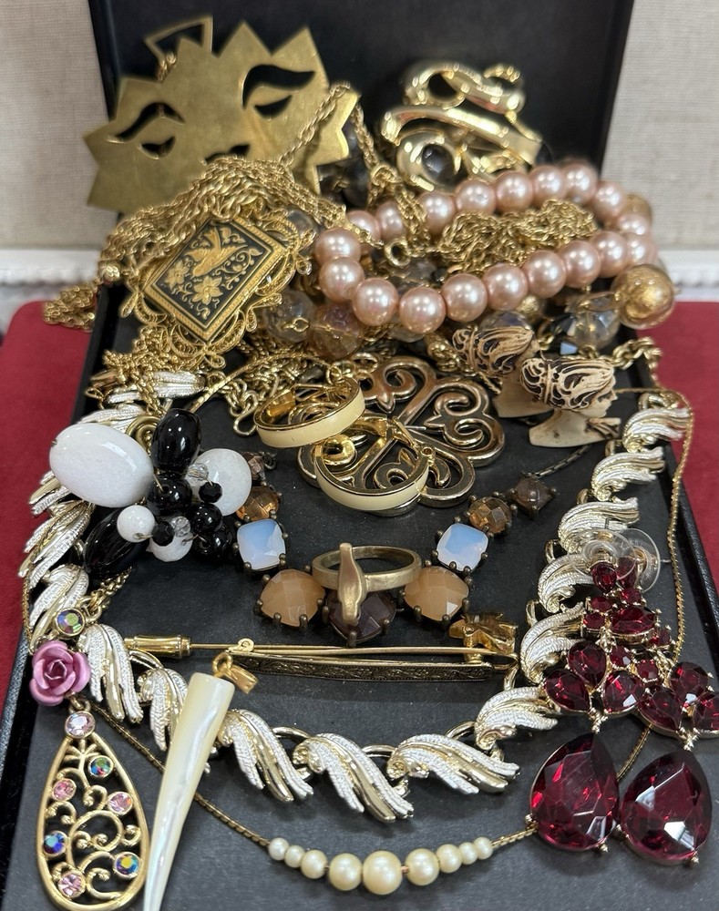 Vintage Estate Costume Jewelry Lot! MONET, NAPIER and more!