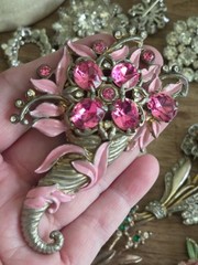 Lovely Vintage Pot Metal 1930s Cornucopia Pink Glass Brooch