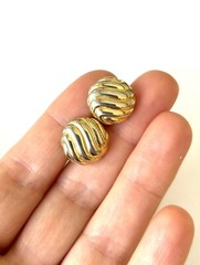 VTG Estate Find Textured Round Shape Gold Tone Pierced Stud Earrings 1/2”