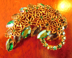 VINTAGE 1960s JULIANA BLUE AURORA BOREALIS BROOCH EARRING SET FILAGREE FEATHER
