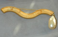 1980’s Gold Tone Satin Karl Lagerfeld Sinuous Bar Pin Brooch Pearl Drop