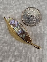 Vintage MOP Shell Leaf Brooch Pair Gold Tone Signed LC Liz Claiborne 0215