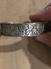 VINTAGE TAXCO STERLING SILVER CHILDREN PLAYING FLOWERS 7.5IN CUFF BRACELET 925