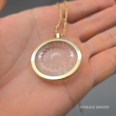 Vintage Etched Glass Flower Gold Tone Metal Round Base Pendant Necklace 25″ Long