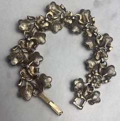 Vintage Floral Flowers Bracelet Gold Tone Enamel Rhinestone Fold Over Clasp 6.5″