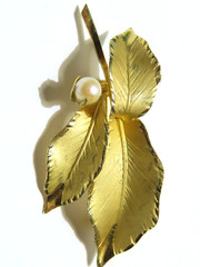 Vintage Signed BB Binders Brothers 12K Gold Filled Pearl Accent Leaf Brooch