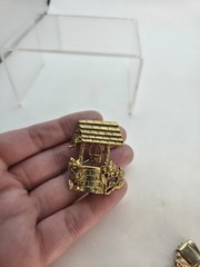 Vintage Wishing Well Brooch Movable Gold Tone 1.75″