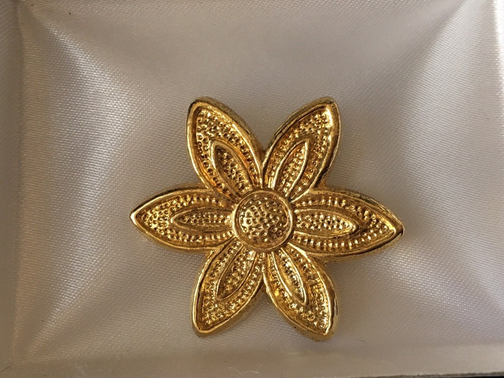 Vintage Petite Sunflower Brooch Pin Marked AAI Gold Tone