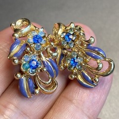 Vintage Clip-On Climber Earrings Estate Jewelry Pre-Owned Blue Flower 1950s