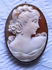 LARGE ESTATE VINTAGE SHELL CAMEO BROOCH – PENDANT IN SILVER TONE SETTING 1 3/4″