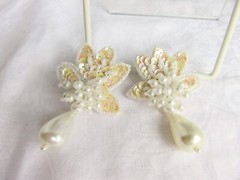 1980s Vintage Pearl Tear Drop Sequin Beaded Earrings Clip Center Cluster Dangles