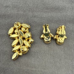 Vintage Pink Rhinestone Gold Tone Brooch And Clip On Earring Jewelry Set