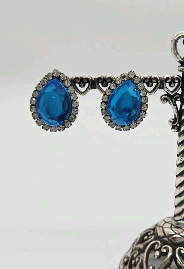 Crystal Rhinestone Earring Aqua Blue Silver Tone Clip on Couture faceted .75 in