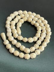 Vintage Hand Carved Floral Bead Necklace Cream Ivory Color Screw Back