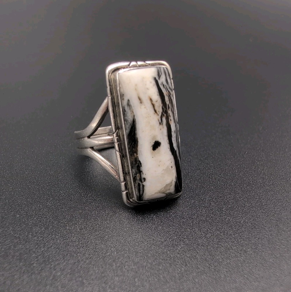 Vintage Signed T 105 Sterling Silver White Buffalo Ring Size 10 Split Shank