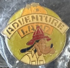 Vintage Sealed Walt Disney Productions Goofy Adventure Land Pin 1” Enamel Safari