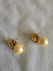 KJL-Avon Gold Tone/Black Tulip Earrings + Free Small Pearl Earring