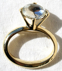 Engagement Ring Clear Rhinestone Gold Tone Brooch 3 Ring Circle Pin vtg