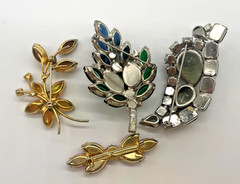 VTG lot of 4 Juliana Rhinestone brooches Open back prong set floral