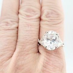 Vtg Sz 9 Ring Oval Triangle Cubic Zirconia 18KGE White Gold Electroplate Jewelry