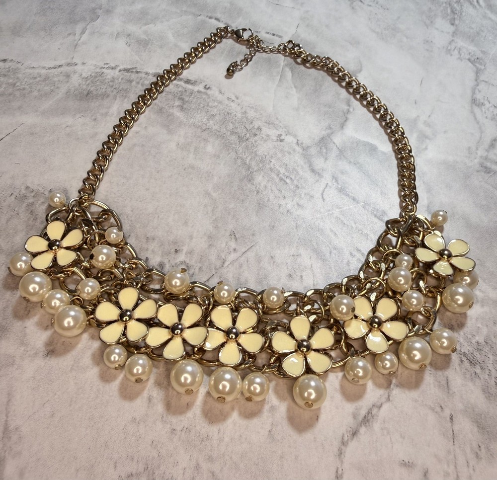 Beautiful Vintage 60’s Ivory Enamel Daisies with Pearl dangles Bib necklace