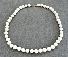 Vintage Creamy WHITE JADE NECKLACE with 14k GOLD CLASP 18″ – 9mm Gemstone Beads