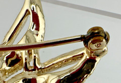 Vintage Gold Tone Flower Shaped Brooch Pin Elegant Classic 2.25 inches