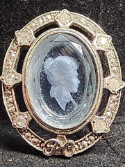 Avon President Recognition Cameo Glass Portrait Brooch 1.5 Inch S1