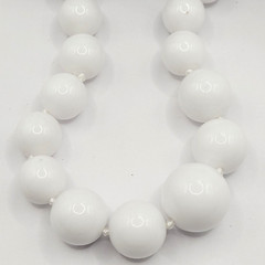 Marvella Classic White Graduated Acrylic Bead Professional Career Necklace 24 In