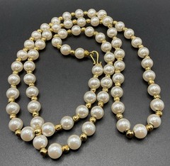 VTG Metropolitan Museum of Art MMA Faux Pearl And Gold Tone Bead Necklace 36”